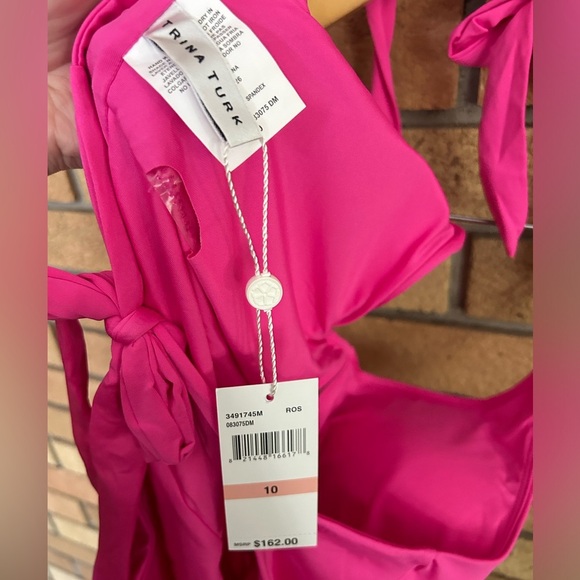 NWT Trina Turk Monaco Scoop Neck Cutout Halter One Piece Swimsuit Rose Pink 10 - Picture 5 of 5